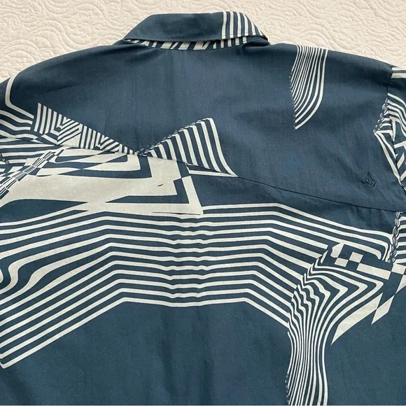 Volcom Men's Button Down Short Sleeve Shirt Classic Fit Large - Picture 4 of 14